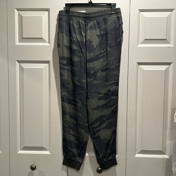 NWOT Splendid Camo Joggers, Size Medium - Picture 5 of 8